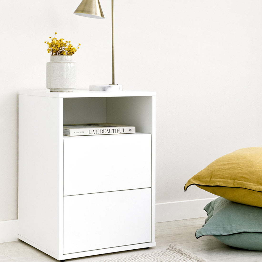 Mesa de luz Armonía color blanco con estante