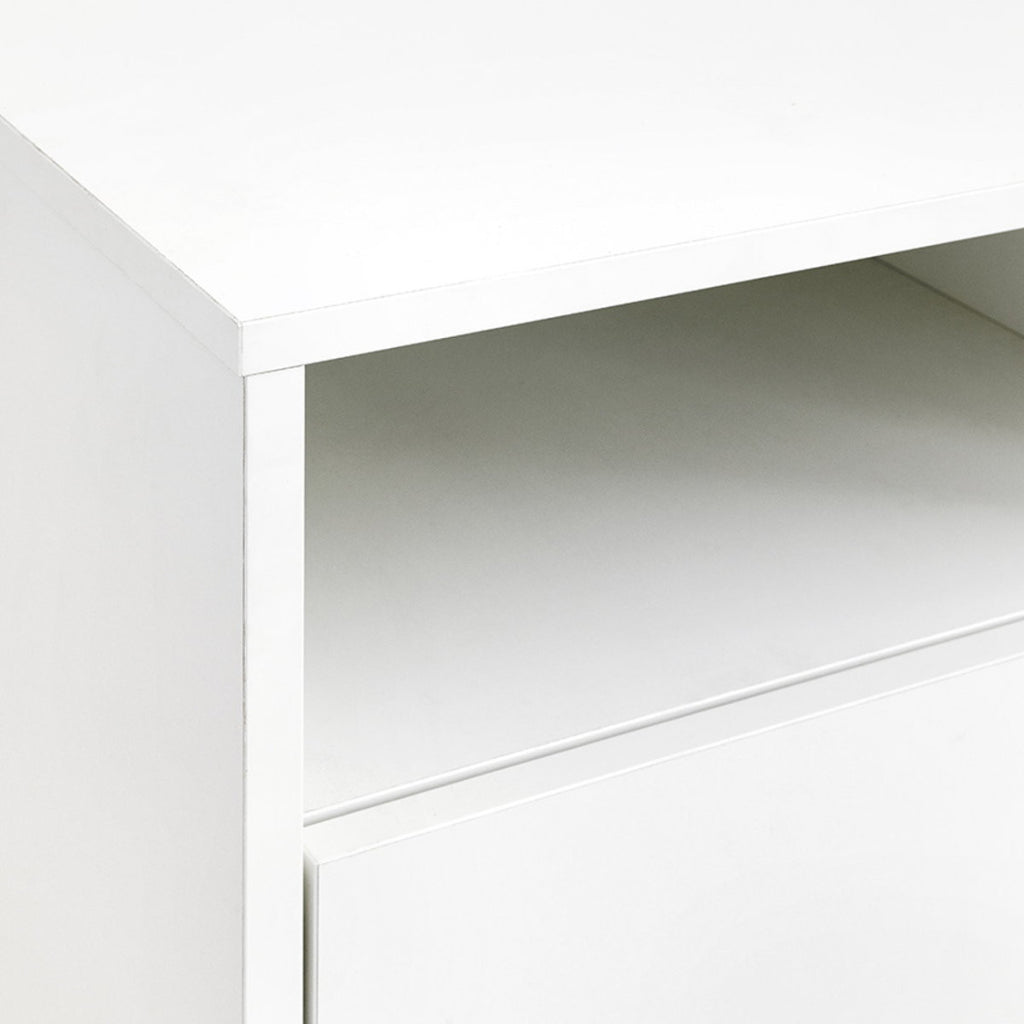 Mesa de luz Armonía color blanco con estante
